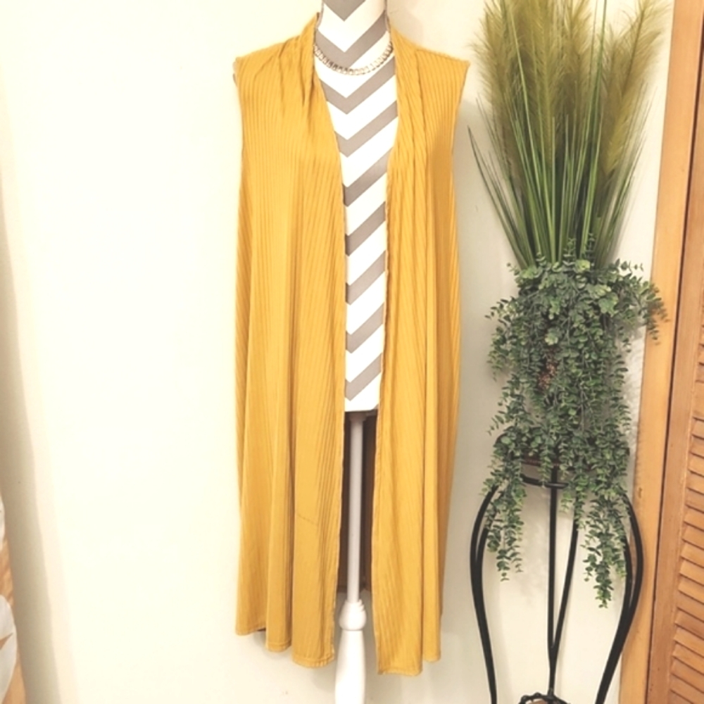 American Heart Sleeveless Mustard Cardigan